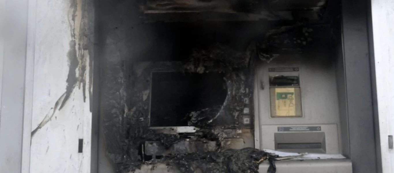 Σε τέσσερα ΑΤΜ επιτέθηκαν άγνωστοι στην Πεύκη